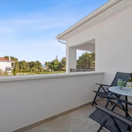 Carolus In - Five Bedroom With Terrace And Swimming Pool Villa *