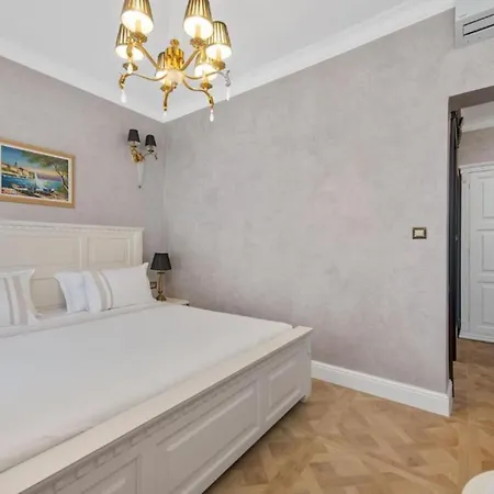 Carolus In - Five Bedroom With Terrace And Swimming Pool 빌라 *