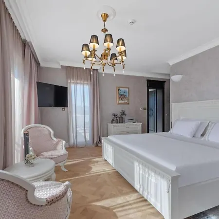 Carolus In - Five Bedroom With Terrace And Swimming Pool Villa *