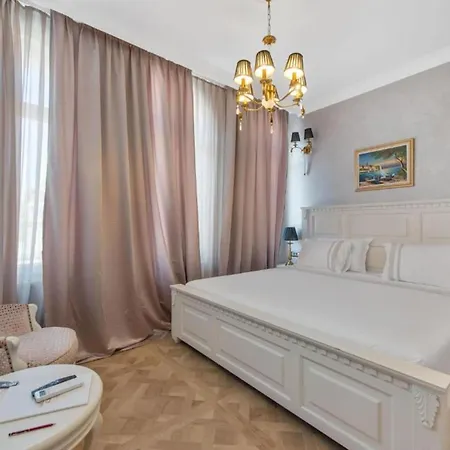 Carolus In - Five Bedroom With Terrace And Swimming Pool * 보디체