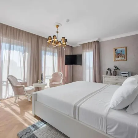 Villa Carolus In - Five Bedroom With Terrace And Swimming Pool Vodice