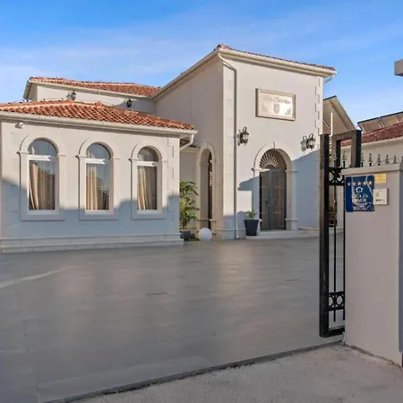 Carolus In - Five Bedroom With Terrace And Swimming Pool *