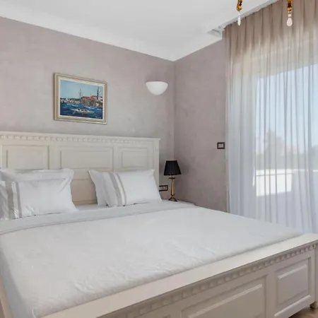 Carolus In - Five Bedroom With Terrace And Swimming Pool 빌라 보디체