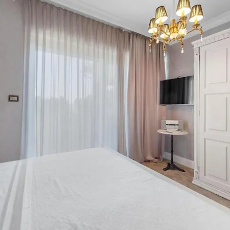 Carolus In - Five Bedroom With Terrace And Swimming Pool 빌라