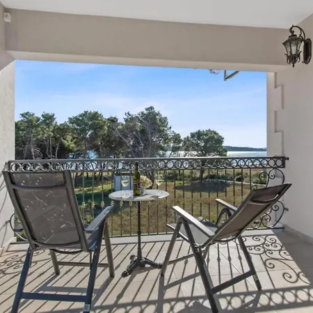 Carolus In - Five Bedroom With Terrace And Swimming Pool Villa *