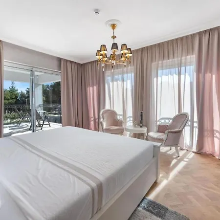 Carolus In - Five Bedroom With Terrace And Swimming Pool 빌라 *