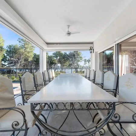 Villa Carolus In - Five Bedroom With Terrace And Swimming Pool Vodice