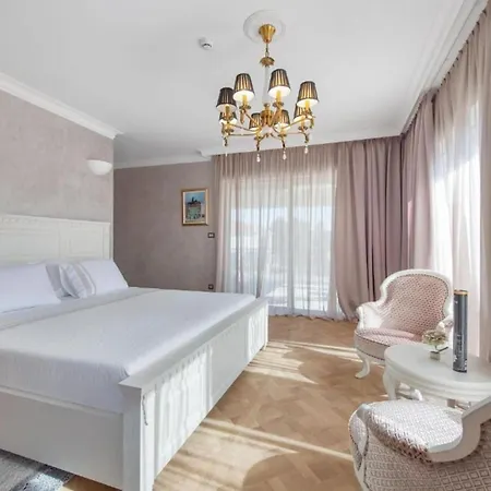 Carolus In - Five Bedroom With Terrace And Swimming Pool 빌라