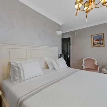 Carolus In - Five Bedroom With Terrace And Swimming Pool * 보디체