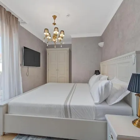 Carolus In - Five Bedroom With Terrace And Swimming Pool 빌라