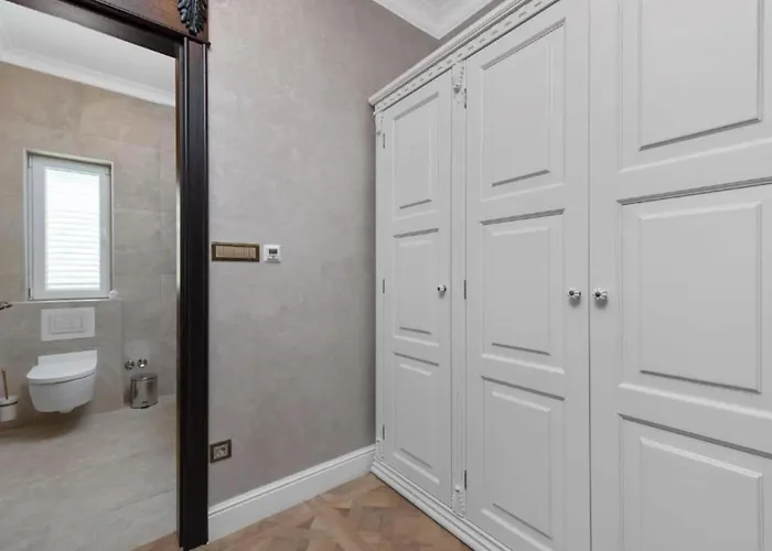 Carolus In - Five Bedroom With Terrace And Swimming Pool