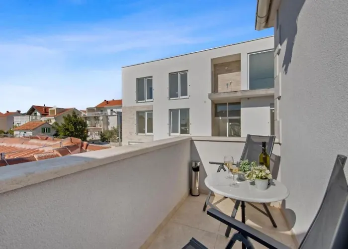 Carolus In - Five Bedroom With Terrace And Swimming Pool *