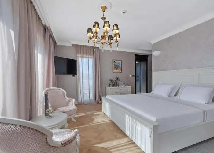 Carolus In - Five Bedroom With Terrace And Swimming Pool Vila *