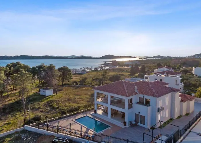 Carolus In - Five Bedroom With Terrace And Swimming Pool