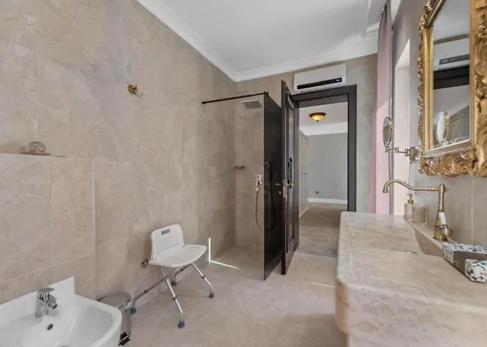 Vila Carolus In - Five Bedroom With Terrace And Swimming Pool