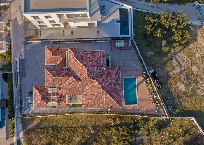 Carolus In - Five Bedroom With Terrace And Swimming Pool Vodice