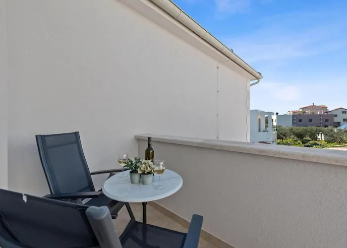 Vila Carolus In - Five Bedroom With Terrace And Swimming Pool Vodice