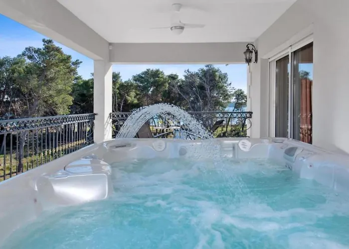 Carolus In - Five Bedroom With Terrace And Swimming Pool