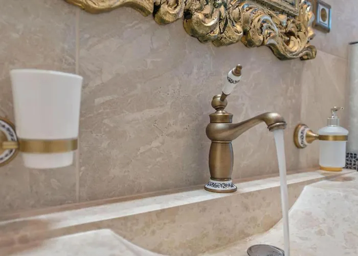 Carolus In - Five Bedroom With Terrace And Swimming Pool