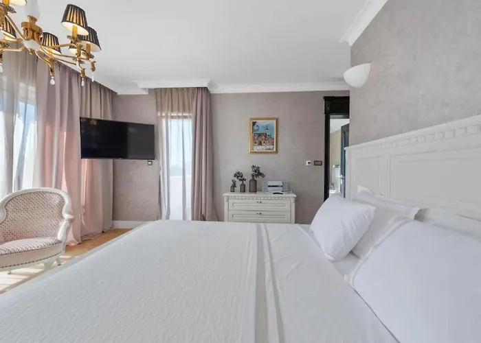 Vila Carolus In - Five Bedroom With Terrace And Swimming Pool
