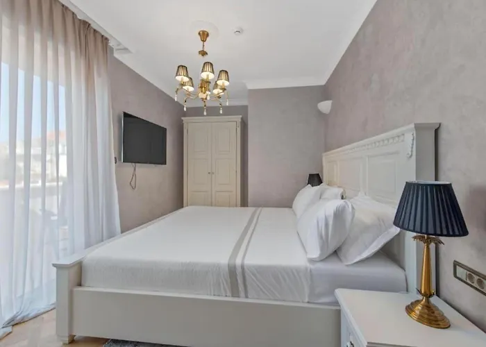 Carolus In - Five Bedroom With Terrace And Swimming Pool Vila